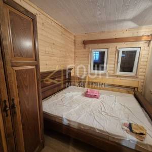 Gorski kotar, okolica Delnica, dvije kuće