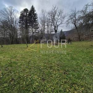 Gorski kotar, okolica Delnica, dvije kuće