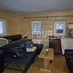 Gorski kotar, okolica Delnica, dvije kuće