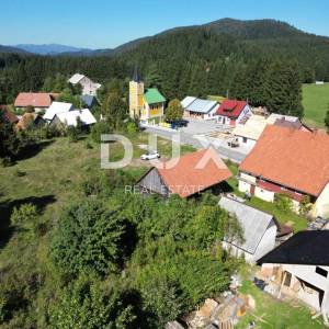 GORSKI KOTAR, SUNGER- stara kuća + 2 gospodarska objekta + okoliš 9000m2 S GRAĐEVINSKOM DOZVOLOM!! 