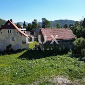 GORSKI KOTAR, SUNGER- stara kuća + 2 gospodarska objekta + okoliš 9000m2 S GRAĐEVINSKOM DOZVOLOM!! 