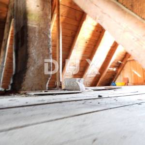 GORSKI KOTAR, SUNGER- stara kuća + 2 gospodarska objekta + okoliš 9000m2 S GRAĐEVINSKOM DOZVOLOM!! 