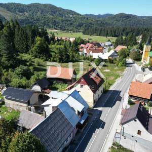 GORSKI KOTAR, SUNGER- zemljište 9000m2 + stara kuća + 2 gospodarska objekta  S GRAĐEVINSKOM DOZVOLOM!! 