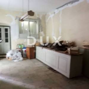 GORSKI KOTAR, SUNGER- zemljište 9000m2 + stara kuća + 2 gospodarska objekta  S GRAĐEVINSKOM DOZVOLOM!! 