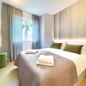 Grad Krk, moderan apartman u prizemlju s pogledom na more! 