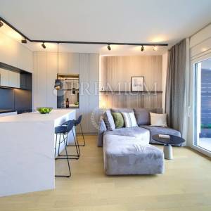 Grad Krk, moderan apartman u prizemlju s pogledom na more! 