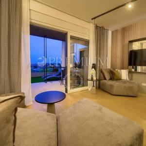 Grad Krk, moderan apartman u prizemlju s pogledom na more! 