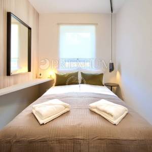 Grad Krk, moderan apartman u prizemlju s pogledom na more! 