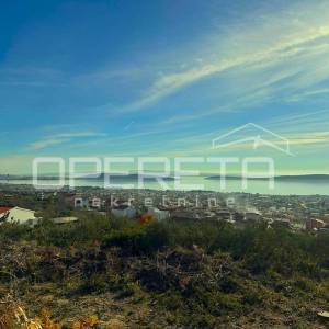 Građevinska parcela 635 m² uz pristupni put sa pogledom na more