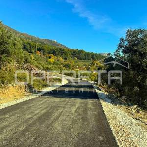 Građevinska parcela 635 m² uz pristupni put sa pogledom na more