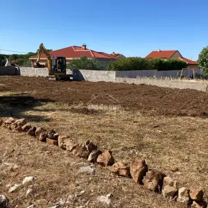 GRAĐEVINSKO ZEMLJIŠTE, 300 M OD MORA, VRSI – ZADAR