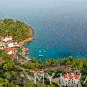 Građevinsko zemljište prvi red do mora u Zavali