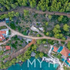 Građevinsko zemljište prvi red do mora u Zavali