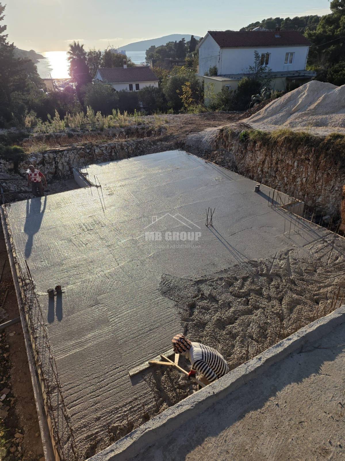 GRAĐEVINSKO ZEMLJIŠTE S DOZVOLOM, 80 M OD MORA, OTOK MOLAT - ZADAR