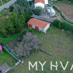 Građevinsko zemljište sa idejnim projektom u Vrisniku