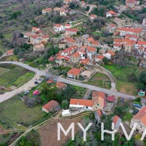 Građevinsko zemljište sa idejnim projektom u Vrisniku