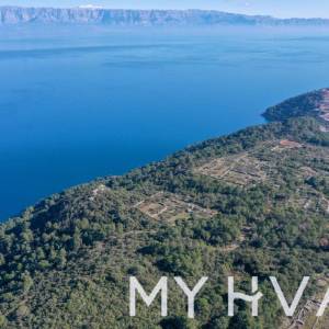 Građevinsko zemljište sa kamenom kućom u Zagradaću