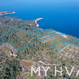 Građevinsko zemljište sa kamenom kućom u Zagradaću