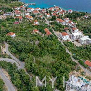 Građevinsko zemljište u blizini luke u Zavali