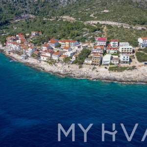 Građevinsko zemljište u Milni - prvi red do mora