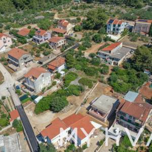 Građevinsko zemljište u Vrboskoj u blizini luke