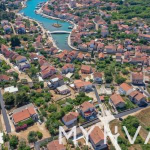 Građevinsko zemljište u Vrboskoj u blizini luke