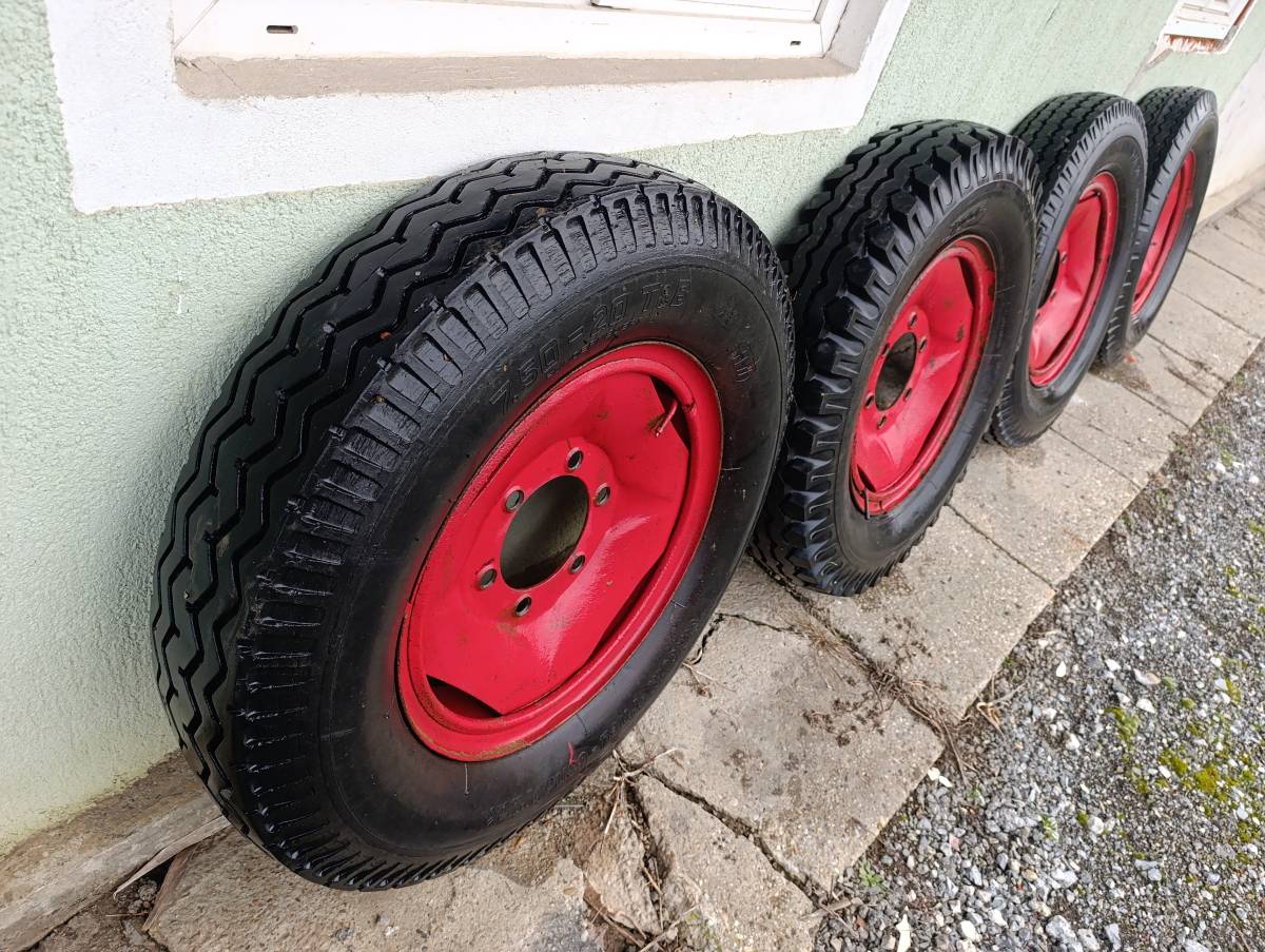 Gume i felge 4 kom 7.50 20cola