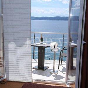 Hotel na prodaju prvi red do mora