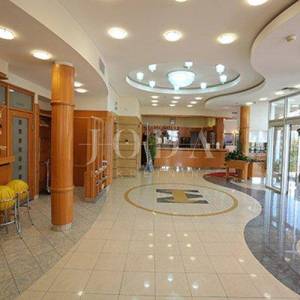 Hotel na prodaju prvi red do mora