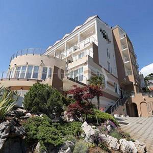 Hotel na prodaju prvi red do mora