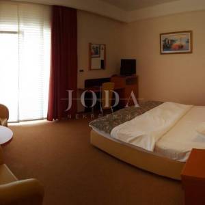 Hotel na prodaju prvi red do mora