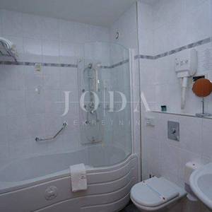 Hotel na prodaju prvi red do mora