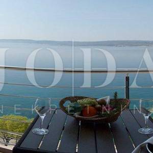 Hotel na prodaju prvi red do mora