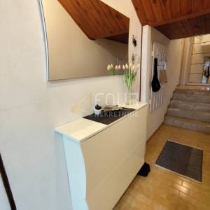 Hreljin, adaptirana samostojeća kuća, okućnica