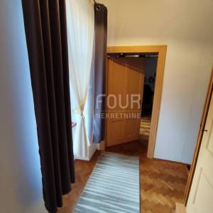 Hreljin, adaptirana samostojeća kuća, okućnica