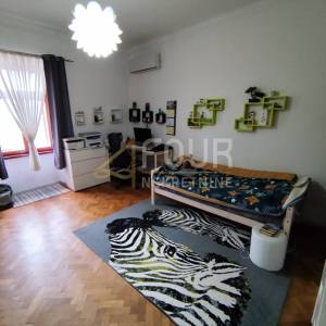 Hreljin, adaptirana samostojeća kuća, okućnica