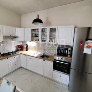 Hreljin, adaptirana samostojeća kuća, okućnica