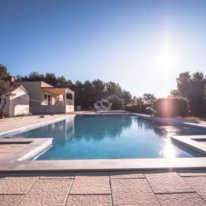 Hrvatska, Zadar, Vir – Samostojeća kuća s 2 bazena, zemljištem od 2.522 m² i raznovrsnim mogućnostima korištenja