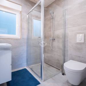 Hrvatska, Zadar, Vir – Samostojeća kuća s 2 bazena, zemljištem od 2.522 m² i raznovrsnim mogućnostima korištenja