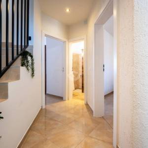 Hrvatska, Zadar, Vrsi - Prostrana moderna kuća s bazenom, kaminom i garažom, 152 m² stambena površina