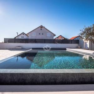 Hrvatska, Zadar, Vrsi - Prostrana moderna kuća s bazenom, kaminom i garažom, 152 m² stambena površina