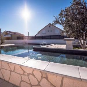 Hrvatska, Zadar, Vrsi - Prostrana moderna kuća s bazenom, kaminom i garažom, 152 m² stambena površina