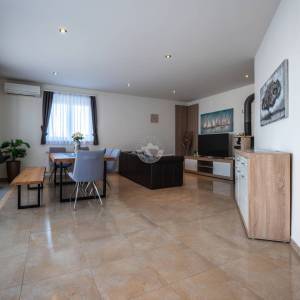 Hrvatska, Zadar, Vrsi - Prostrana moderna kuća s bazenom, kaminom i garažom, 152 m² stambena površina