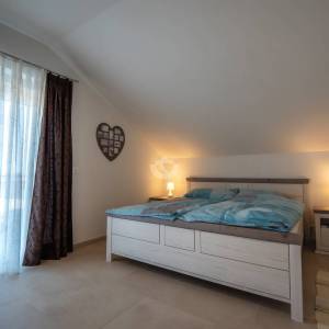 Hrvatska, Zadar, Vrsi - Prostrana moderna kuća s bazenom, kaminom i garažom, 152 m² stambena površina