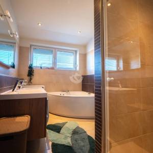 Hrvatska, Zadar, Vrsi - Prostrana moderna kuća s bazenom, kaminom i garažom, 152 m² stambena površina