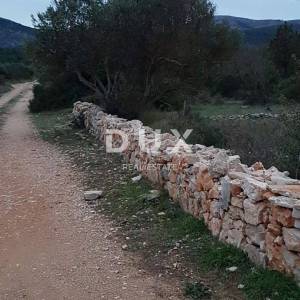 HVAR, STARI GRAD - zemljište površine 5.729 m2 na odličnoj lokaciji! PRILIKA!