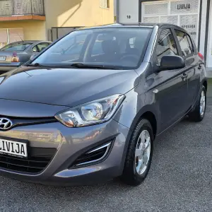 HYUNDAI I20------PRVI VLASNIK SAMO 109TKM------