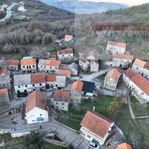 Imotski Berinovac dvije kuće 134 m2 + dvorište