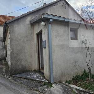 Imotski Berinovac dvije kuće 134 m2 + dvorište
