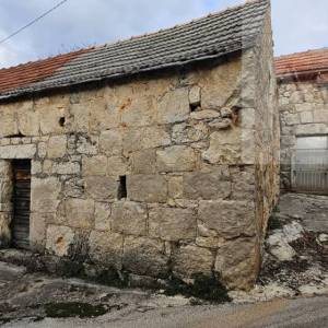 Imotski Berinovac dvije kuće 134 m2 + dvorište